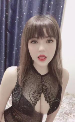 拱北迎宾广场小姐姐