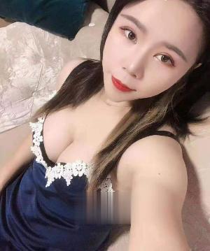 服务好性感骚b奶妹