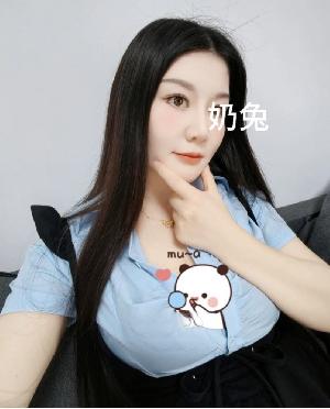 奶牛妹妹的胸太顶了