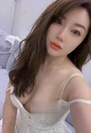 白嫩大奶妹