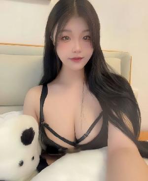 童颜巨乳长相诱人小萝莉