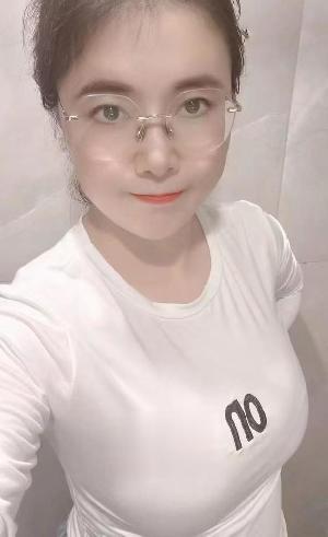 身材皮肤好少妇