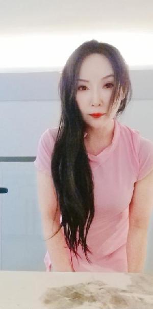 小巧玲珑美腿小姐姐