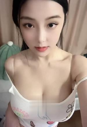 漂亮巨乳美娇娘