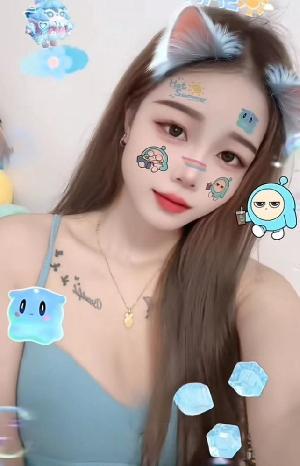 挺年轻的妹子