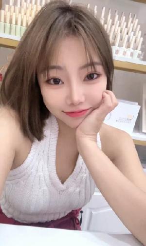 宝安短发甜辣妹子