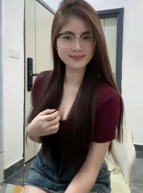 服务细致眼镜妹