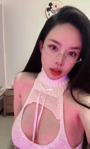 天河大奶肥臀模特卡丽