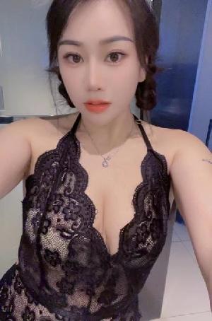 性感大奶妹子身材很棒