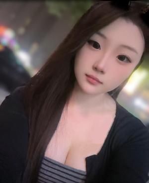 00后肤白美媚
