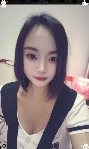 返食短发木瓜奶少妇