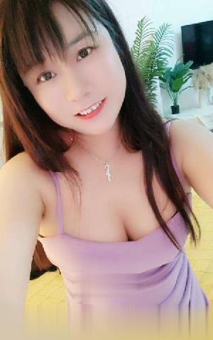 水嫩服务型爆汁逼紧萌妹