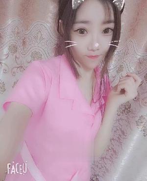 小妹子看着很清纯实际却很骚