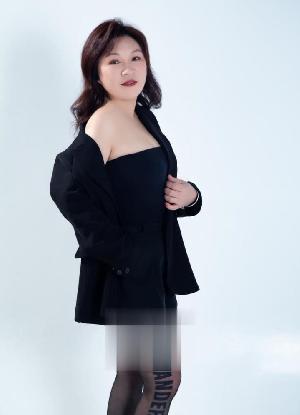 杭州西湖丰满川妹子