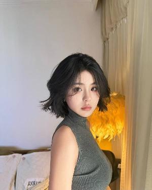 可御可甜短发颜值老师
