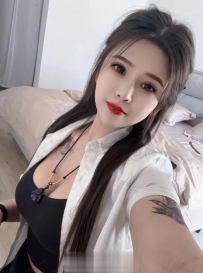 巨乳风骚小姐姐