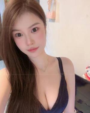 高挑可爱妹子小洋