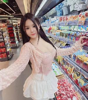 粉嫩巨乳金美子