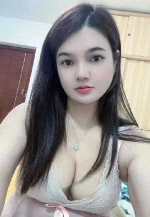 南山丰满海臀妹
