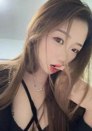 皮肤滑嫩白皙美女