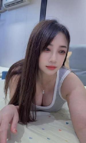 白云美臀美少妇