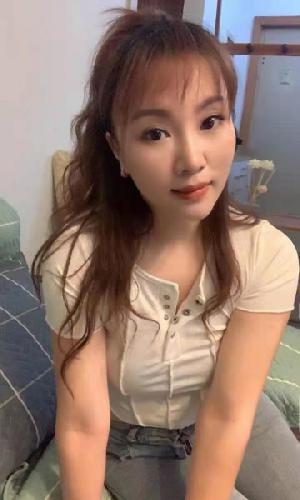一字马小姐姐