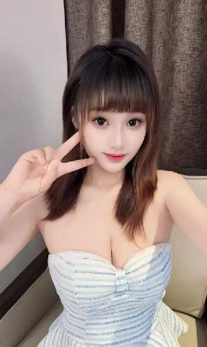 身材高挑风骚小姐姐