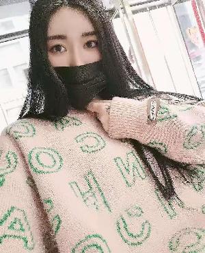 身材高挑大长腿美女