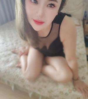 性感白嫩嫩的骚女人