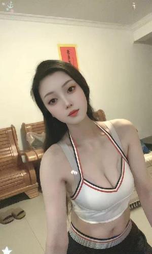 御姐风细腻肌肤美眉