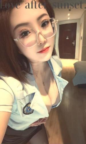 青岛戴眼镜的小骚货