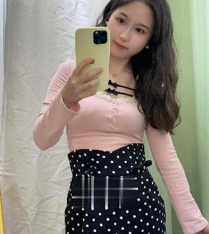 龙岗苗条粉嫩大胸妹