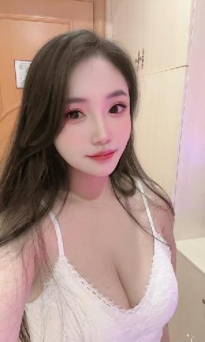 性感大胸奶瓶
