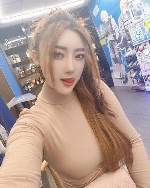 双龙大道高颜值美女
