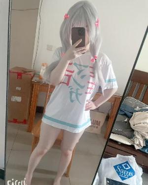 三点粉萝莉