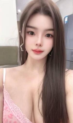 白嫩巨乳翘臀骚梦瑶