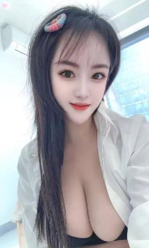 白皙大奶美少妇