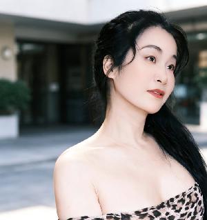 阳光气质丰满少妇