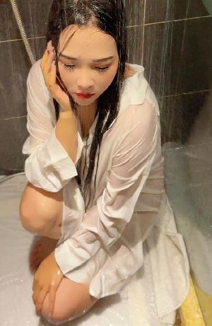 热情服务系女孩