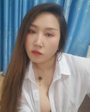 长发美女少妇