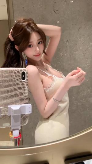 玩的开小美女可以拔套射脸
