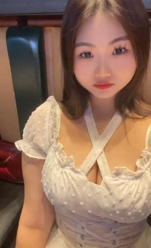 年轻大奶舞蹈妹