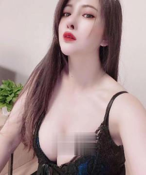 身材性感大波身姿的御姐