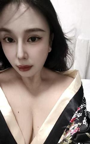 E罩杯巨乳奶莉莉