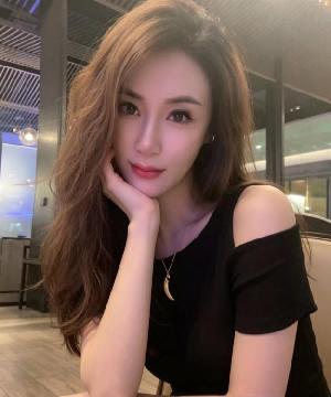 长腿巨奶美少妇