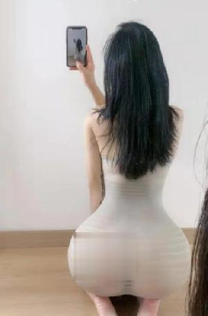 肤白妩媚骚妇