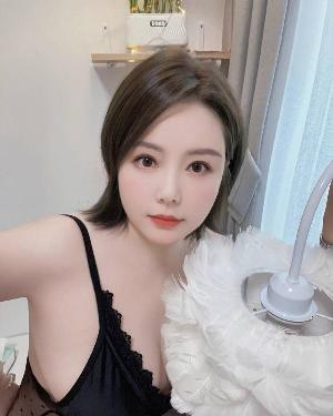 大胸服务系短发妹子