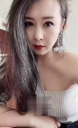 长腿曼妙女郎