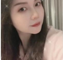 胸大很白粉嫩嫩