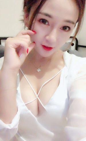 狂怼丰满小妞